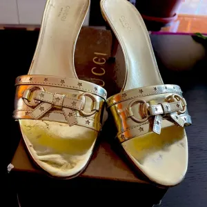 Gucci beautiful slide sandals in a good condition.