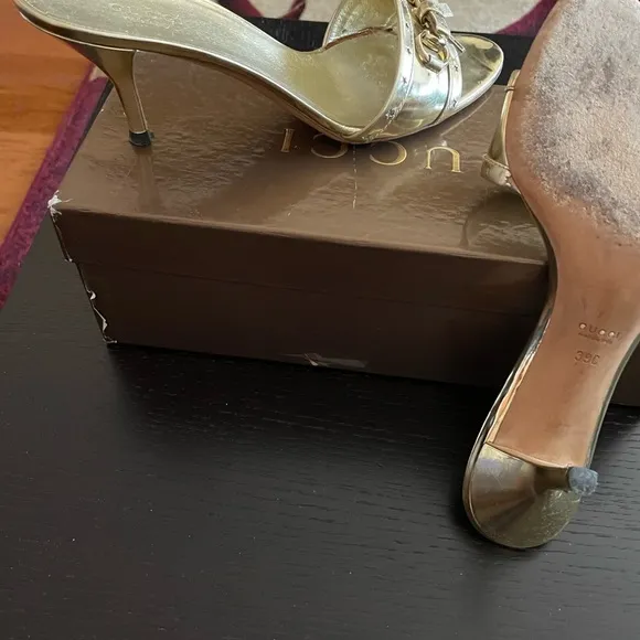 Gucci beautiful slide sandals in a good condition.