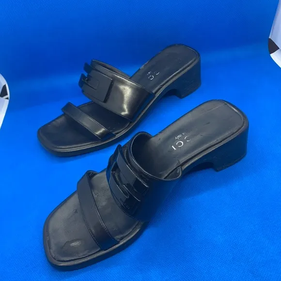 Gucci black leather sandals 106 1260 34 1/2 C