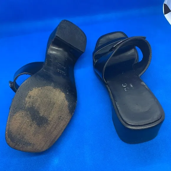 Gucci black leather sandals 106 1260 34 1/2 C