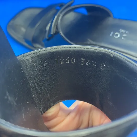 Gucci black leather sandals 106 1260 34 1/2 C