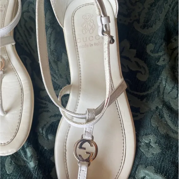 Gucci girls sandals size 31