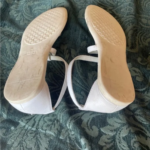 Gucci girls sandals size 31