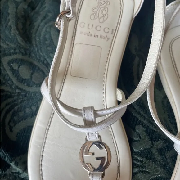 Gucci girls sandals size 31