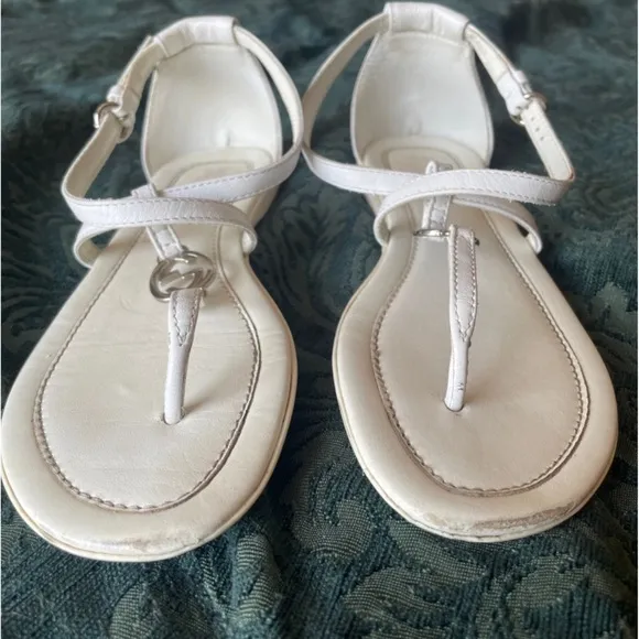 Gucci girls sandals size 31