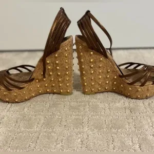 🔥GUCCI Leather Cork Studded Wedge Sandals in Light Bronze