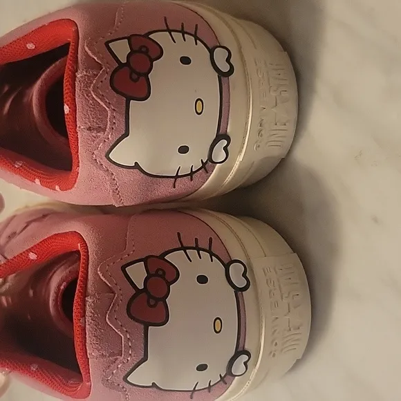 Hello Kitty × Converse One Star Suede Low Top Lace Up Sneakers
