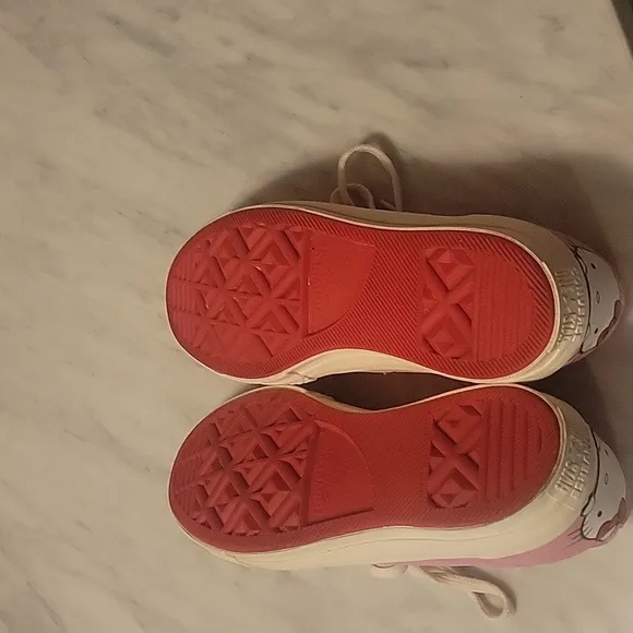 Hello Kitty × Converse One Star Suede Low Top Lace Up Sneakers