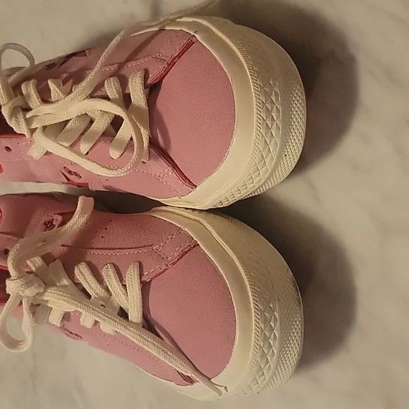 Hello Kitty × Converse One Star Suede Low Top Lace Up Sneakers