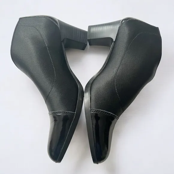 Hispanitas Black Heeled Boots with Pointed Toe and V-Shaped Opening Sz 37