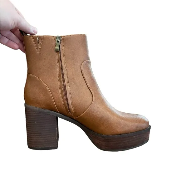 HOUSE OF HARLOW 1960 Festival Cognac Chunky Platform Boots New With Tag