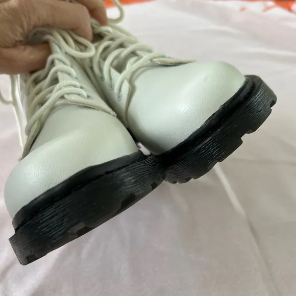 I.N.C. Brody White Combat Boots Lace Up Size 7.5 Round Toe Faux Leather