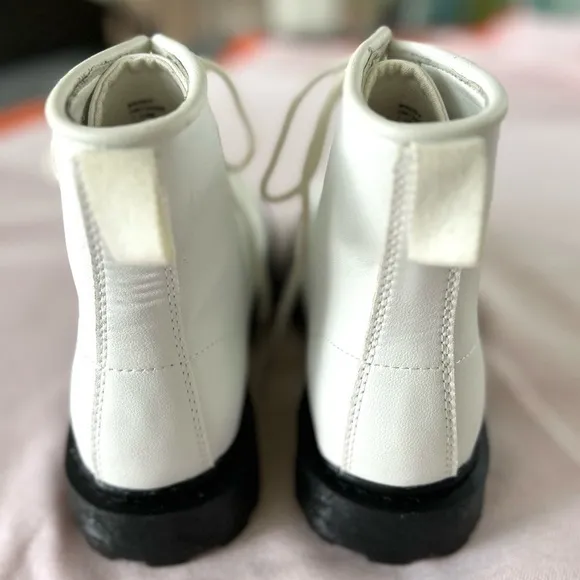I.N.C. Brody White Combat Boots Lace Up Size 7.5 Round Toe Faux Leather