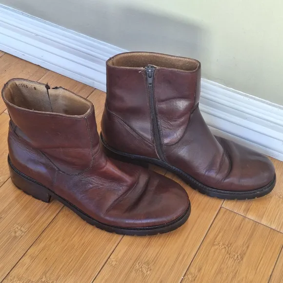 J. Crew Made in Italy Chelsea Leather Boots Zippered Ankle Roomy Toe Brown 8