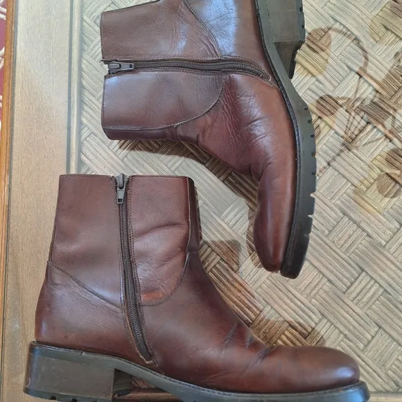 J. Crew Made in Italy Chelsea Leather Boots Zippered Ankle Roomy Toe Brown 8