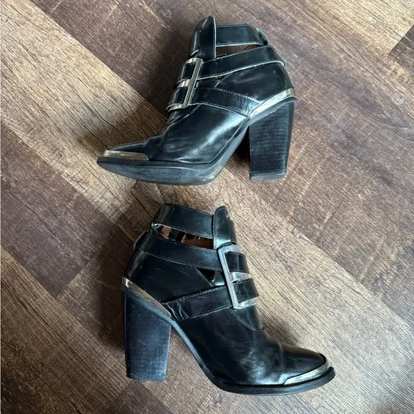 Jeffrey Campbell RARE Hyatt Bootie with Buckles in Black/Silver Ankle Heels 6.5