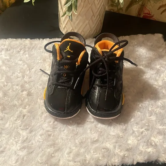 Jordan Black and Yellow Sneakers with Padded Ankle Support