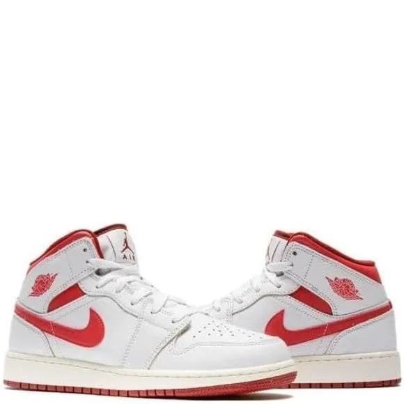 Jordan Grade school 1 Mid SE Basketball Sneakers Size 6.5Y