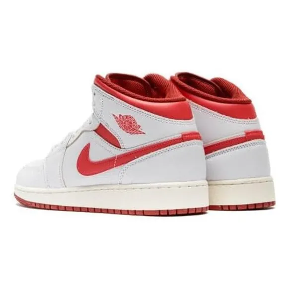 Jordan Grade school 1 Mid SE Basketball Sneakers Size 6.5Y