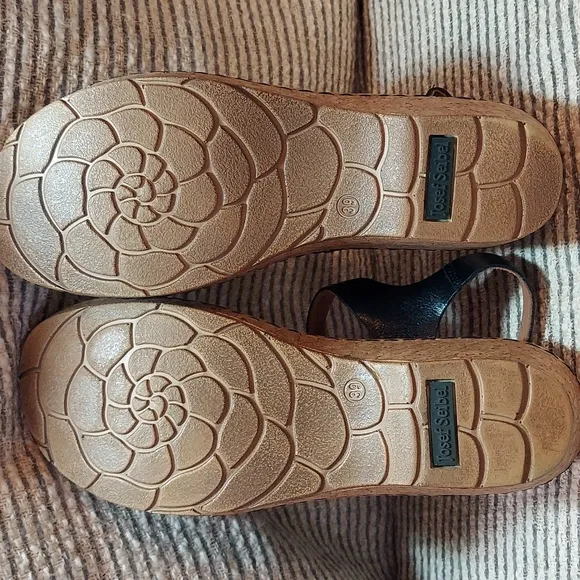 Josef Seibel women's black leather strappy sandals  Size 39