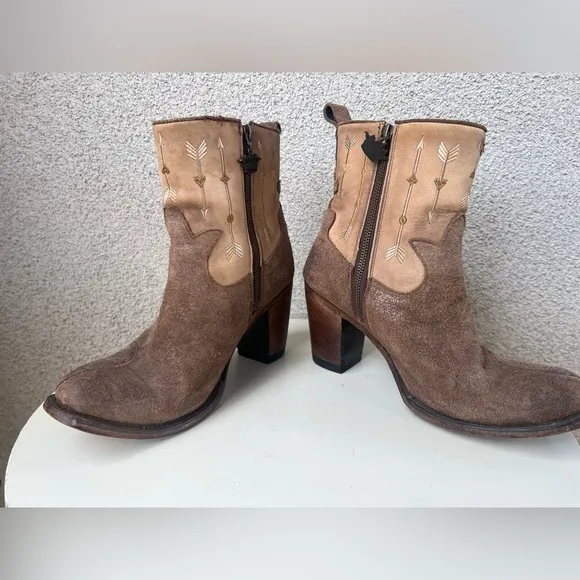 Junk Gypsy by Lane cowboy brown tan booties Wander hearts suede leather sz 11