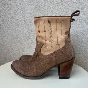 Junk Gypsy by Lane cowboy brown tan booties Wander hearts suede leather sz 11