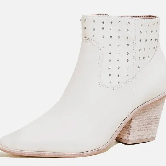 KAANAS Womens Tuscany Leather Pointed Toe Ankle Boots - 11 Medium (B,M) / Ivory
