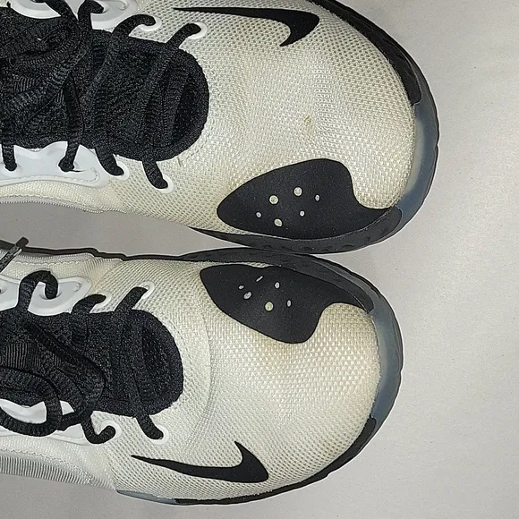 KD Trey 5 7 'White Black size 8.5 Basketball shoes