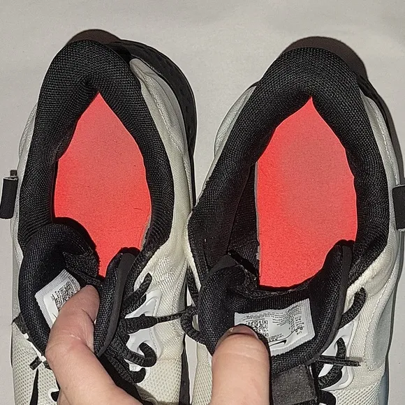 KD Trey 5 7 'White Black size 8.5 Basketball shoes