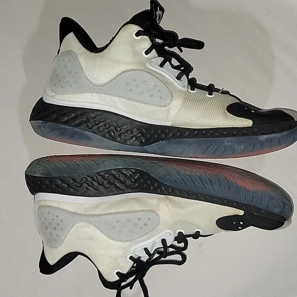 KD Trey 5 7 'White Black size 8.5 Basketball shoes