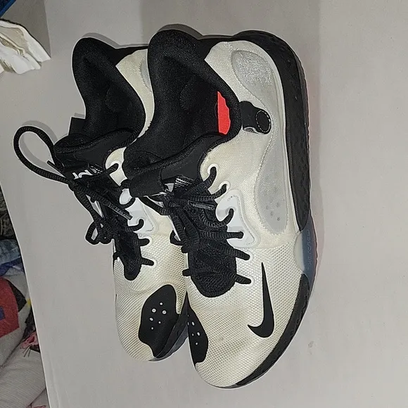 KD Trey 5 7 'White Black size 8.5 Basketball shoes