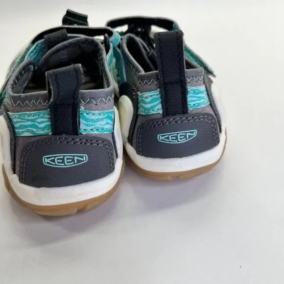 KEEN Knotch Creek Water Hiking Shoes Youth US Size 11 Steel Gray Waterfall Beach