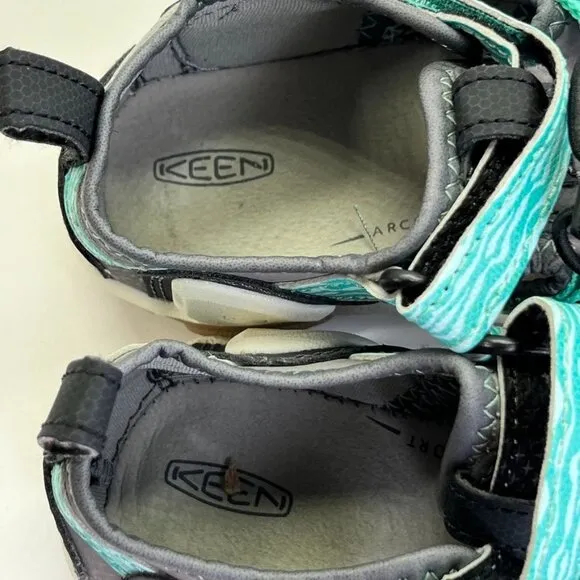 KEEN Knotch Creek Water Hiking Shoes Youth US Size 11 Steel Gray Waterfall Beach