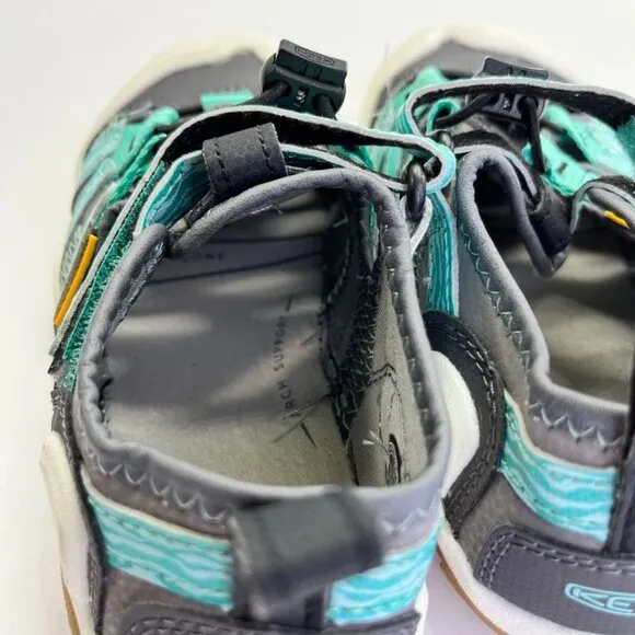 KEEN Knotch Creek Water Hiking Shoes Youth US Size 11 Steel Gray Waterfall Beach