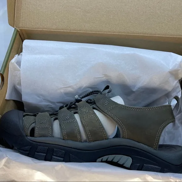 KEEN Newport Leather Sandals Neutral Gray Gargoyle 1010122 Men’s size 8