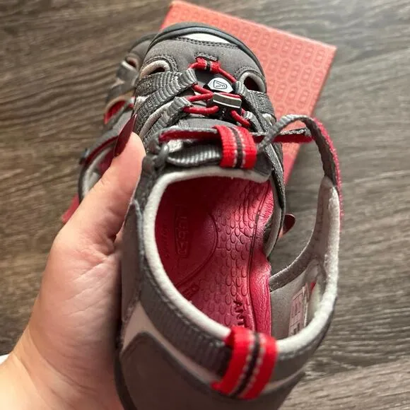 Keen Seacamp II CNX Sandals In Magnet Drizzle Gray Size 1 Kids