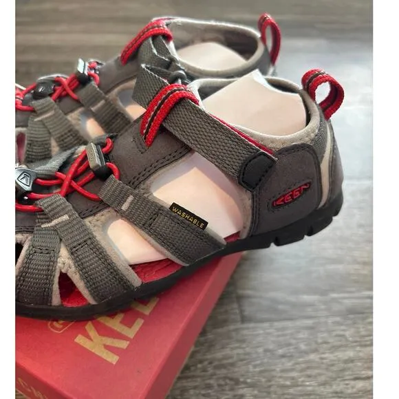 Keen Seacamp II CNX Sandals In Magnet Drizzle Gray Size 1 Kids