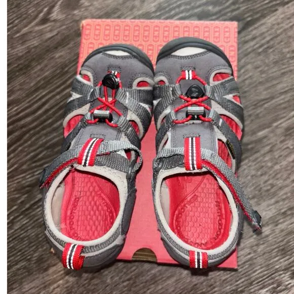 Keen Seacamp II CNX Sandals In Magnet Drizzle Gray Size 1 Kids
