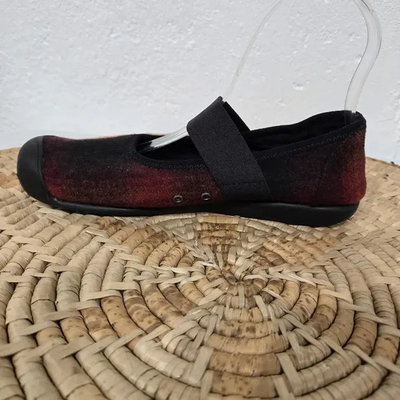 Keen Sienna Red Black Wool Plaid Mary Jane Flats Loafers 7.5