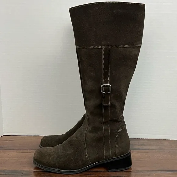 La Canadienne Brown Boots