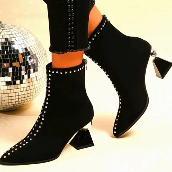 Ladies detailed heel boots sz 8