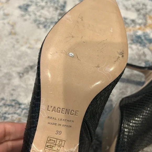 L’AGENCE Aimee Pointed Toe texture leathe Bootie in black size 39