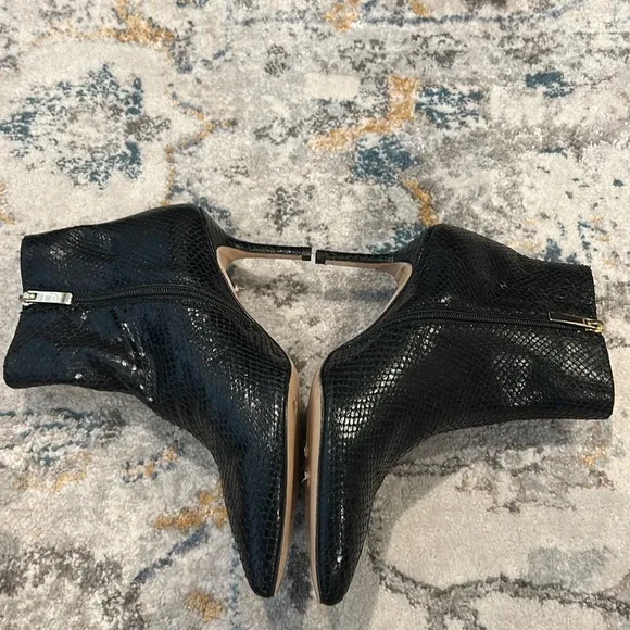 L’AGENCE Aimee Pointed Toe texture leathe Bootie in black size 39