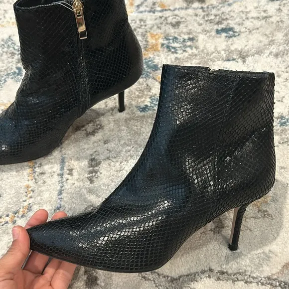 L’AGENCE Aimee Pointed Toe texture leathe Bootie in black size 39