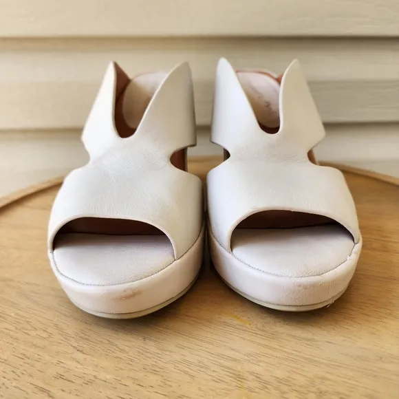 L'Amour Des Pieds leather wedge sandals Ivybelle