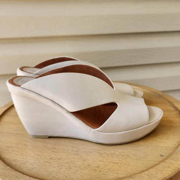 L'Amour Des Pieds leather wedge sandals Ivybelle