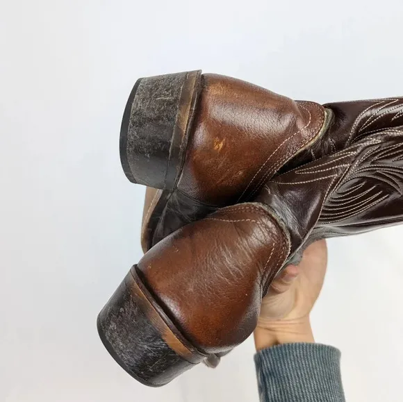 Laredo Vintage Mens 10 D Leather Western Cowboy Boots  Pointed Toe Embroidered
