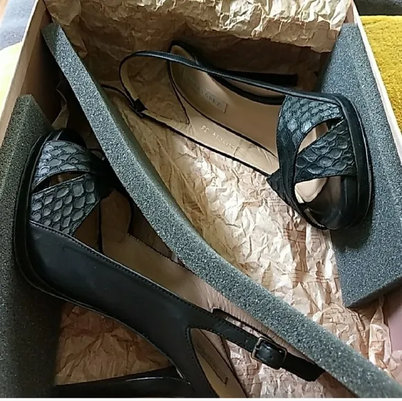 Leather sandals snake python pattern