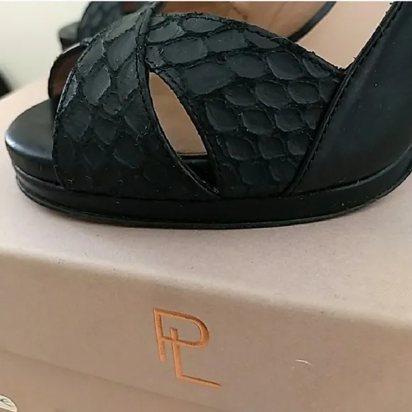 Leather sandals snake python pattern