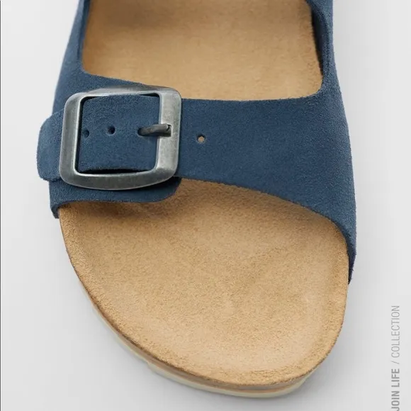 LEATHER SANDALS WITH BUCKLES